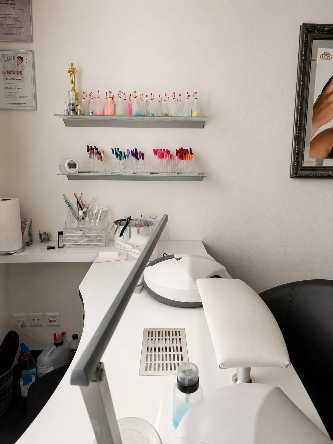 Der gepflegte Arbeitsplatz im Nagelnü Studio
